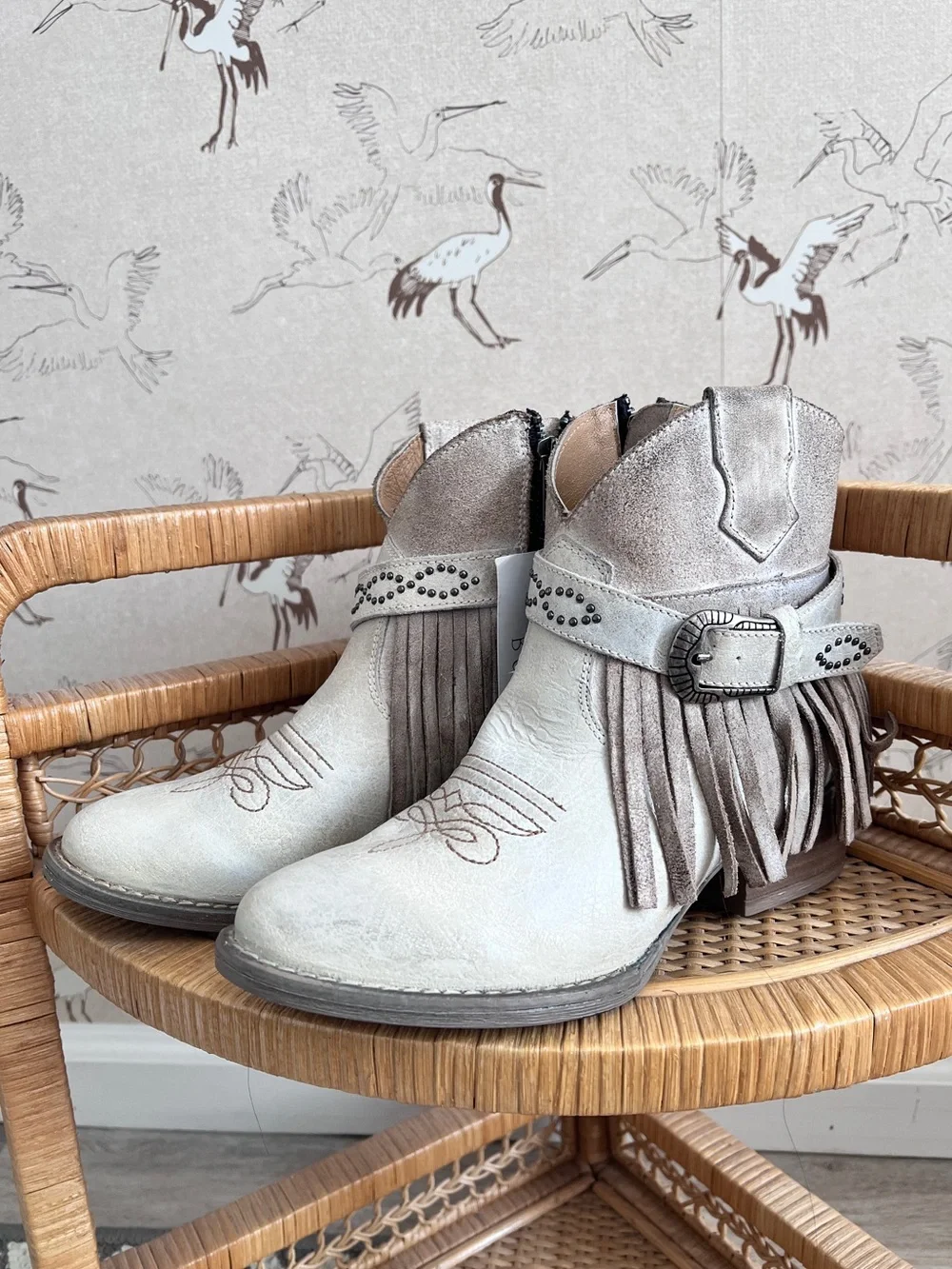 NWT Sterling River western cowgirl boots w/ fringe and buckle embellished